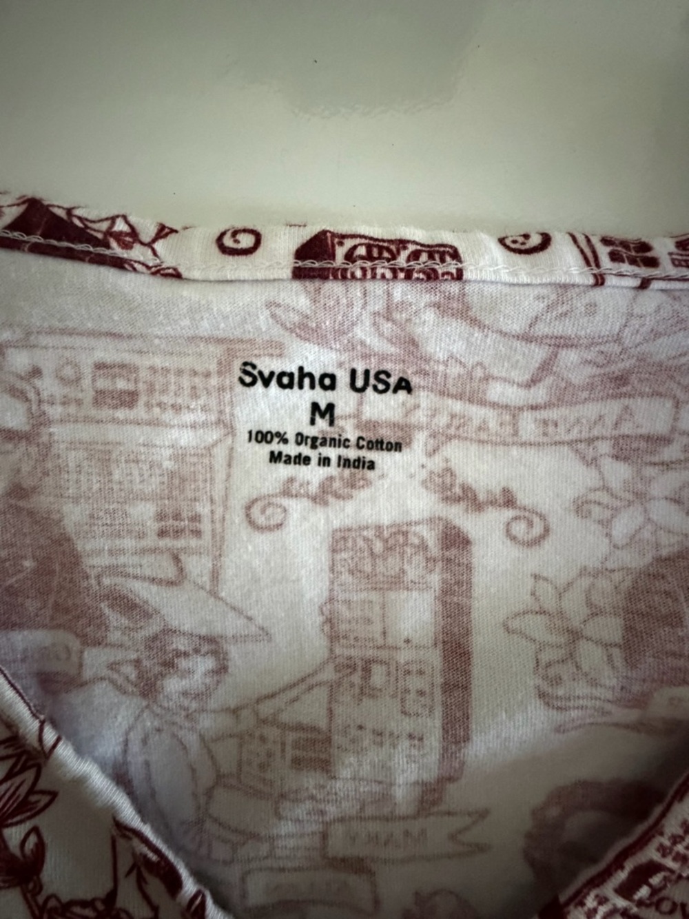 Svaha USA hidden figures Graphic V-Neck dress Tee in White & Burgundy - Picture 3 of 14